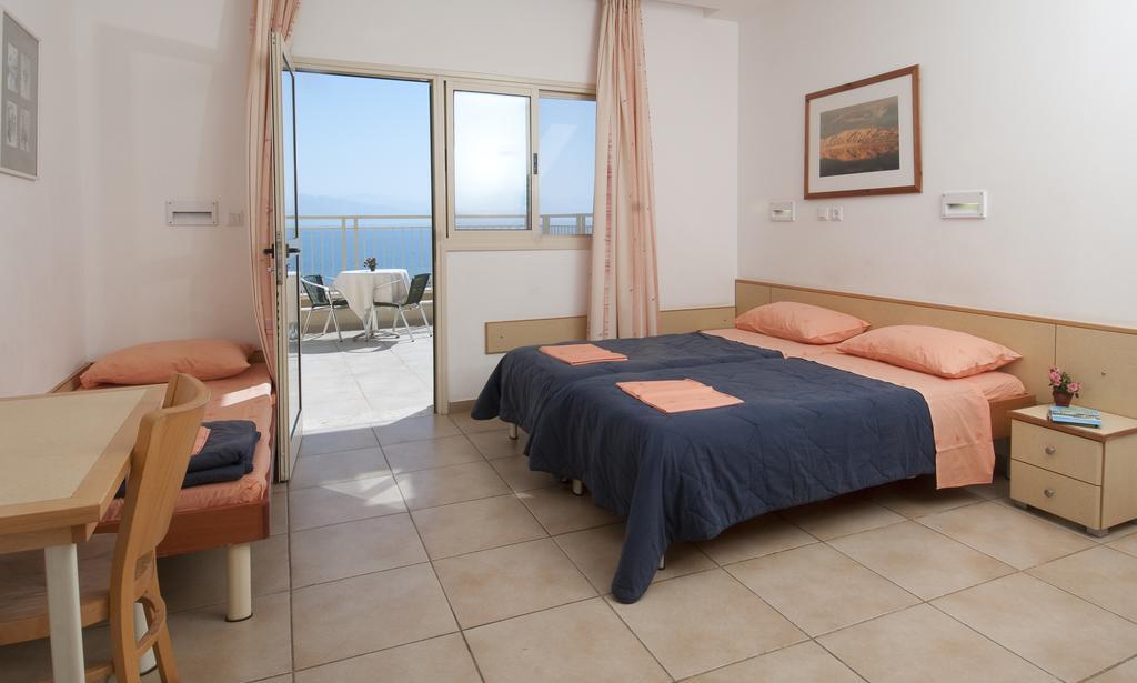 Hi - Ein Gedi Hostel Room photo